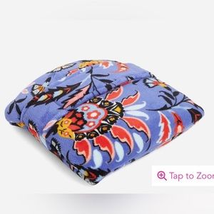 🆕 Vera Bradley Travel Blanket: Mural Garden